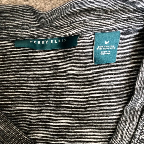 PERRY ELLIS V-Neck Gray T-Shirt Medium - Picture 3 of 6